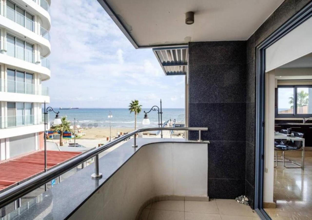 Дом отдыха Dios Ponte Finikoudes Beachfront *